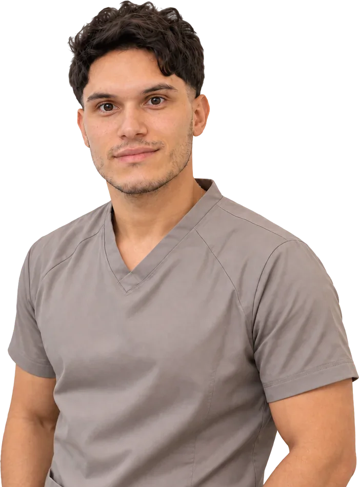 Dr. Gabriel Barbeiro de scrub cinza